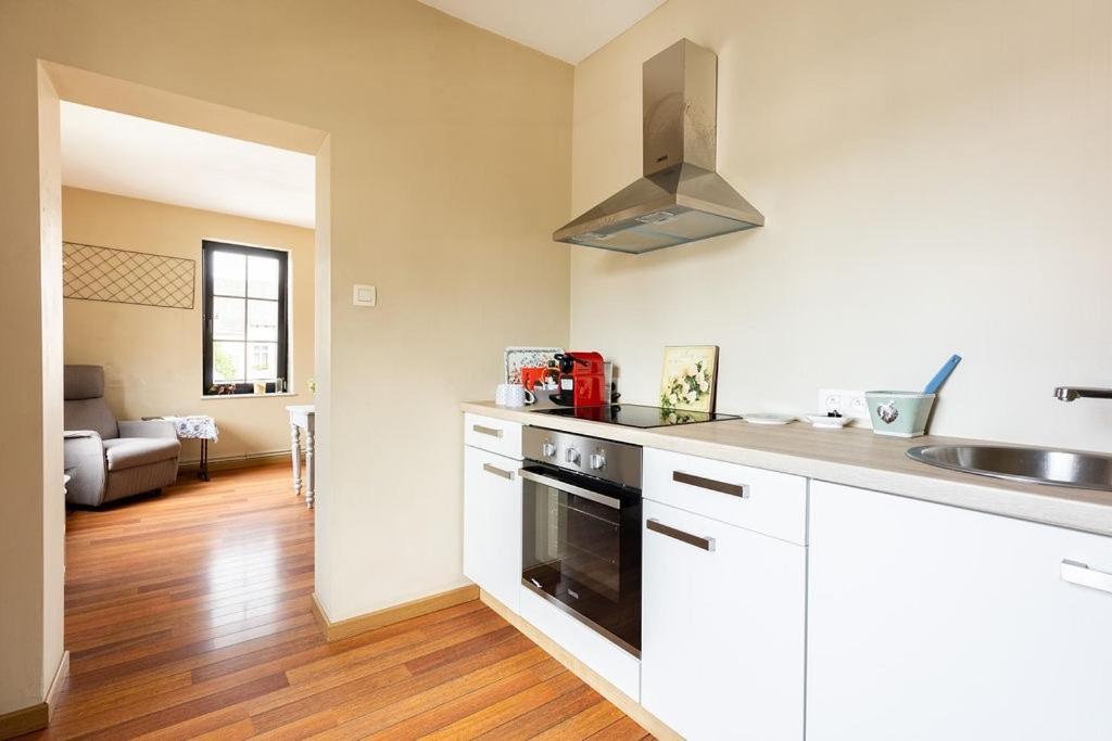 Le Petit Chapitre : Maison De Charme Apartamento Fosses-La-Ville Exterior foto